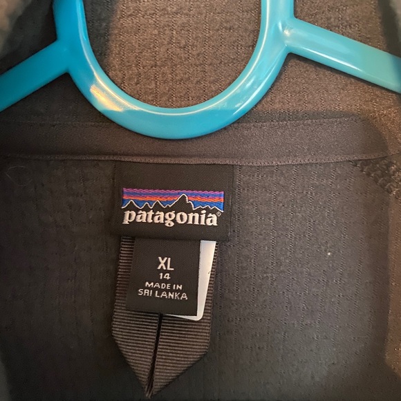 Patagonia boys full zip fleece - Picture 4 of 5